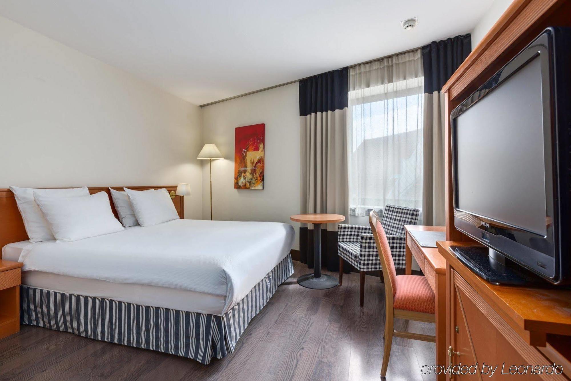 Nh Gent Sint Pieters Hotel Exterior foto