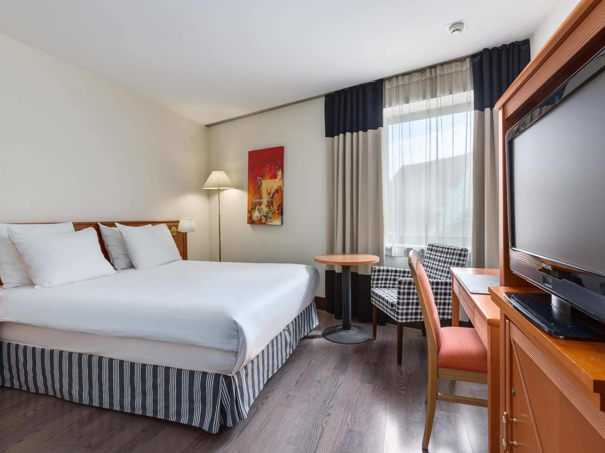 Nh Gent Sint Pieters Hotel Exterior foto